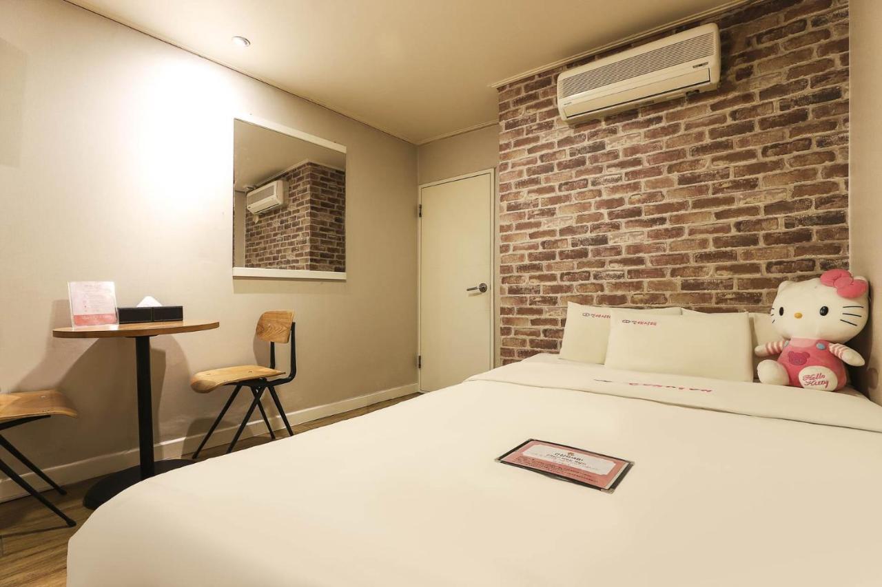Alone In Love Motel 2*